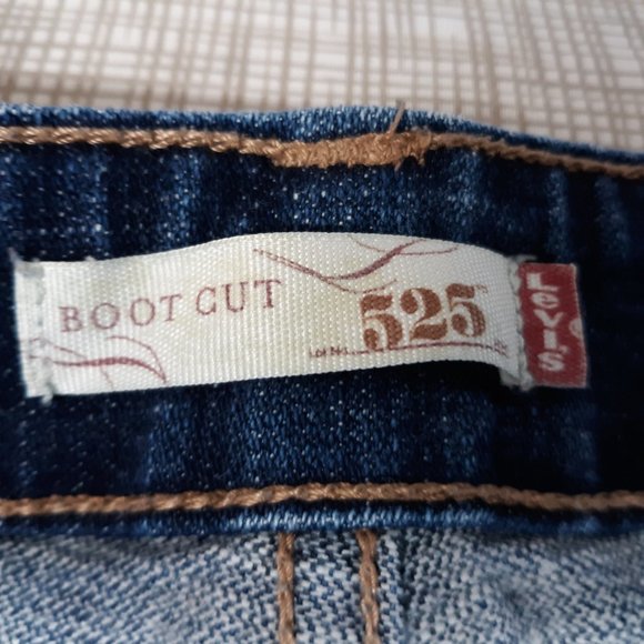 Levi's 525 Women's Bootcut Jeans Size 16 Dark Wash Blue Denim Frayed Raw Hem - Picture 9 of 15